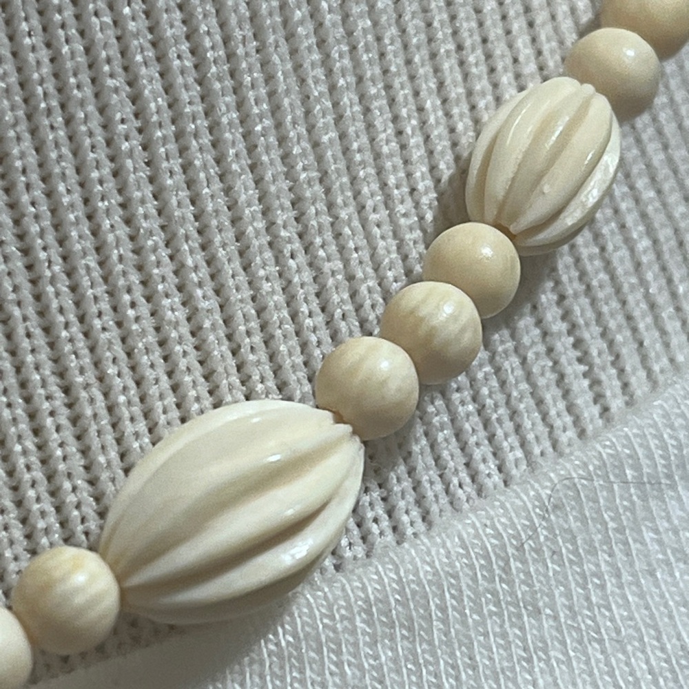 Vintage carved beads necklace